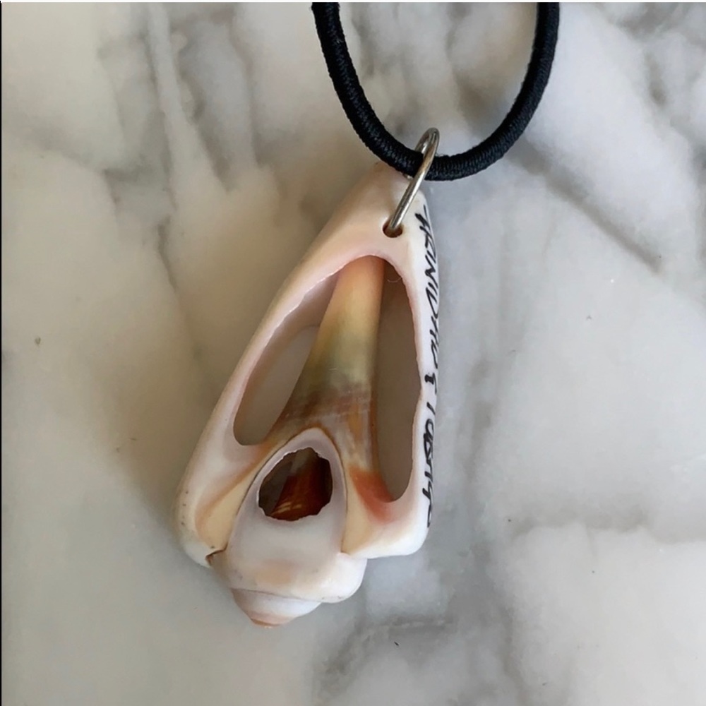Shell necklace - Picture 2 of 4